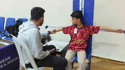 Geleceğin yıldızları Balıkesir’de sahneye çıktı: 757 öğrenci milli takım hayaliyle ter döktü