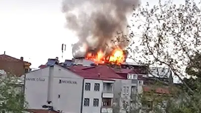 Vakfıkebir’de sabah paniği: 6 katlı binanın çatısı alevlere teslim oldu