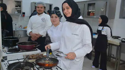 Sinop’ta hamsi rüzgarı: Geleceğin şefleri en iyi köfteyi yapmak için yarıştı