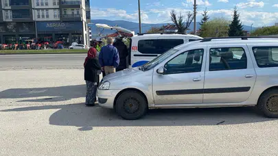 Bolu’da kural tanımazlık kazaya davetiye çıkardı: Ters yöne giren sürücü genç kadını hastanelik etti