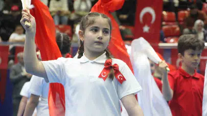 Ordu’da 23 Nisan coşkusu: Minikler sahneye çıktı, salon bayram yerine döndü