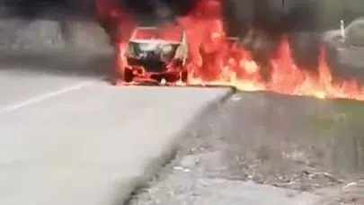 Kırklareli’nde korku dolu anlar: Seyir halindeki otomobil alevlere teslim oldu