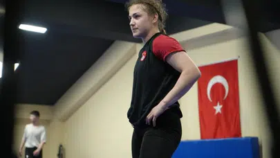 Bayburt’un gururu minderde devleşti: Beyza Nur Akkuş Avrupa üçüncüsü oldu