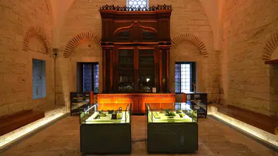 Sultan Abdülhamid’in el emeği 142 yıldır ayakta: Osmanlı’nın ilim mirası bu dolapta saklanıyor
