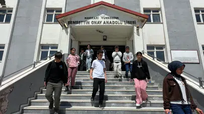 Yüksekova’da gelecek için ter döktüler: 4 bin öğrenci bursluluk sınavında buluştu