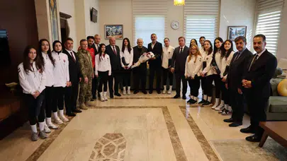 Erzincan’ın gururu oldular: Binali Yıldırım’dan şampiyonluk yolundaki genç voleybolculara tam destek
