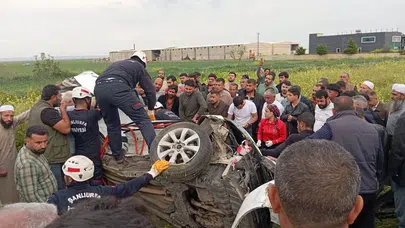 Şanlıurfa’da feci kaza: İki genç hayatını kaybetti, ortalık savaş alanına döndü