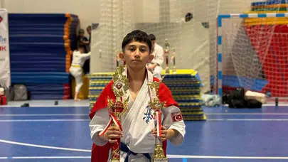 Düzce’nin gururu oldu: 12 yaşındaki Berat dünya ikinciliğini ülkesine getirdi
