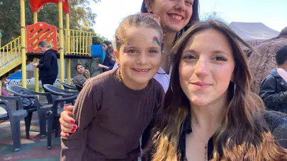 Akçapınar’da ekranlar kapandı sokaklar şenlendi: Minikler hem eğlendi hem üretti