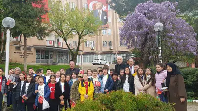Bayramın en güzel hali: Minikler huzurevi sakinleriyle bayramlaştı