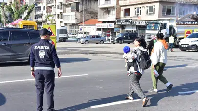 İncirliova’da pazar mesaisi: Zabıta ekipleri hem sürücülerin hem yayaların imdadına yetişti