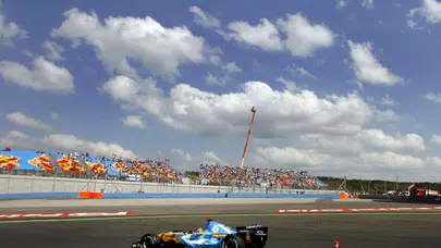 Motor sporları tutkunlarının beklediği büyük buluşma gerçekleşiyor: Formula 1, 2027 yılı itibarıyla yeniden İstanbul’un hız tutkusuyla birleşiyor.