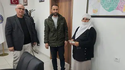 İnsanlık ölmemiş dedirten hareket: Yolda bulduğu çantayı sahibine ulaştırmak için seferber oldu