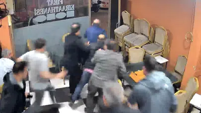 Sultangazi'de korku dolu anlar: Müzik sesi deprem sanıldı, kahvehane bir anda boşaldı
