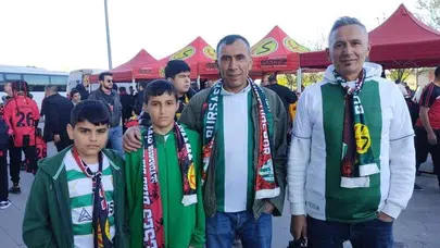 Tribünlerde dostluk rüzgarı: Bursasporlu taraftarlar Eskişehir için saf tuttu