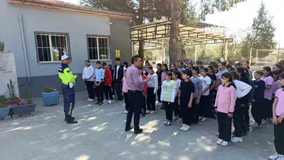 Geleceğin sürücüleri sıralarda yetişiyor: Jandarmadan miniklere hayat kurtaran ders