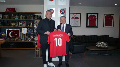 Beşiktaş’ın eski başkanından Riva’ya sürpriz ziyaret: Hacıosmanoğlu ile bir araya geldi