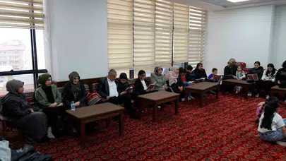 Elazığ'da kitaplar aileleri aynı sofrada buluşturdu: Çocukların başarısı için el ele verdiler
