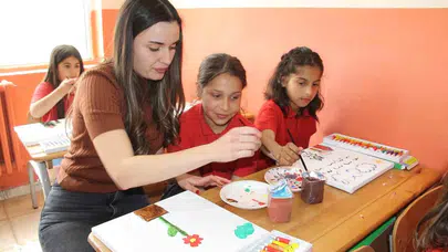 Şırnak’ta gökyüzü çocukların hayalleriyle renklendi: 106 balon umutlara kanat açtı