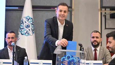 Yağlı güreşte güven tazeledi: Ahmet Akın oy birliğiyle yeniden başkan seçildi