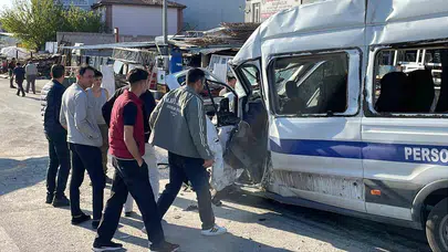 Kayseri'de sabah trafiğinde dehşet: İşçi servisi ile kamyon çarpıştı, 8 kişi hastanelik oldu