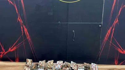 İzmir’de suç izlerini ateşe verdiler: Polis baskınında uyuşturucu ve silah deposu ortaya çıktı