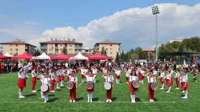 Siirt’te bayram havası: Çocukların 23 Nisan neşesi meydanlara taştı