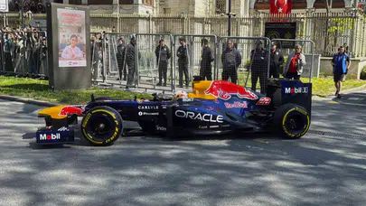 İstanbul sokaklarında F1 rüzgarı: Yuki Tsunoda’dan nefes kesen sürüş