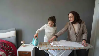 Okul sıralarını ev ortamına taşıdılar: Özel öğrenciler kendi ayakları üzerinde durmayı öğreniyor