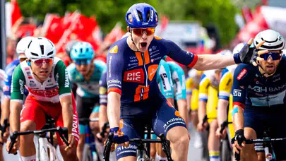 Pedalların efendisi Kemer'de belli oldu: Casper Van Uden sprint finişiyle zirveye yerleşti