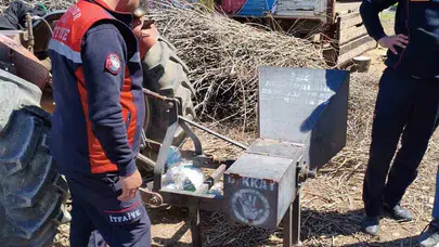 Tarlada korku dolu anlar: Traktörün şaftına sıkışan kadın ölümden döndü