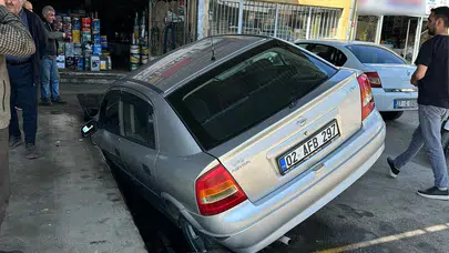 Sanayi sitesinde korkutan kaza: Otomobil bakım kanalına uçtu