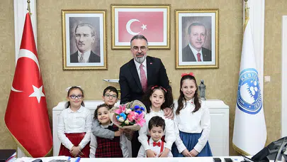 Kestel’de 23 Nisan coşkusu: Başkan Erol miniklerle makamında buluştu