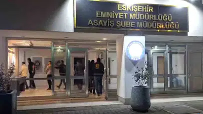 Eskişehir'de film sahnelerini aratmayan hırsızlık: Çekiciyle götürdüler, polise yakalandılar