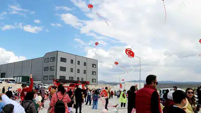 Fabrika bacalarının gölgesinde çocuk kahkahaları: Kütahya OSB'de gökyüzü renk cümbüşüne döndü