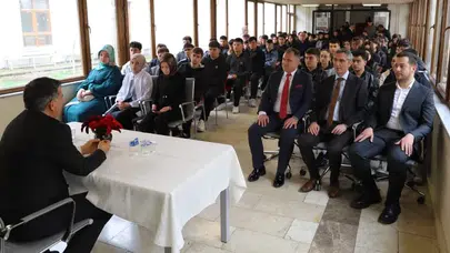 Geleceğin mimarı gençler Bayburt Lisesi'nde buluştu: Başarıya giden yolun haritası çizildi