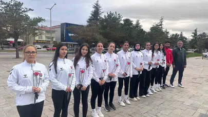 Şampiyonluk kupasını hüzünle kaldırdılar: 10 can için sahaya çıktılar