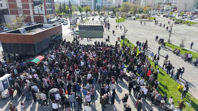 Elazığ’da şampiyonluk havası: Binler Cumhuriyet Meydanı’nda tek yürek oldu