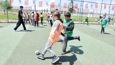 Eyyübiye’de 23 Nisan coşkusu: Sahada ter döken miniklere Başkan Kuş’tan dijital dünya uyarısı