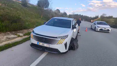Söğüt yolunda dehşet anları: Kontrolden çıkan otomobil karşı şeride uçtu