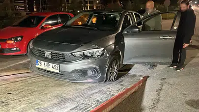 Polis barikatını hiçe sayıp dehşet saçtılar: Lastikleri patlatılarak durdurulan araçtan cephanelik çıktı