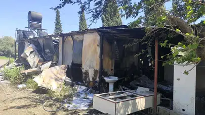Depremin yıktığı yuvalarını küle çeviren yangın: Karaçay ailesi ikinci kez evsiz kaldı