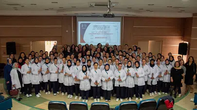 OMÜ’de beyaz önlük heyecanı: 66 ebe adayı mesleğe ilk adımı attı