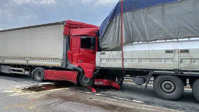 TEM Otoyolu'nda dehşet anları: 6 tır birbirine girdi, Ankara yönünde trafik felç oldu
