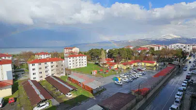Tatvan semalarında kartpostallık manzara: Yağmur sonrası gökyüzü renk cümbüşüne büründü