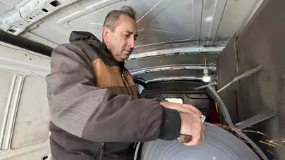 Tekerlekli atölyesiyle Trakya’yı karış karış geziyor: 35 yıldır ekmeğini çeliğe su vererek kazanıyor