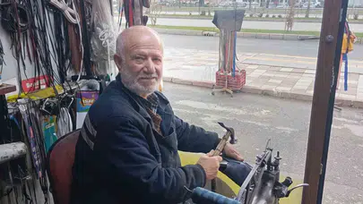 45 yıllık emeğini bir ömre sığdırdı: Usta ayakkabıcıdan gençlere "altın bilezik" çağrısı
