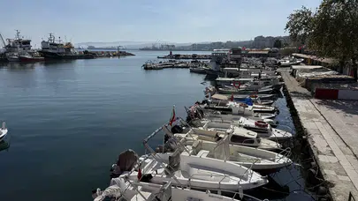 Büyük tekneler limana döndü ama deniz boş kalmadı: Sofraların taze balık umudu küçük tekneler oldu