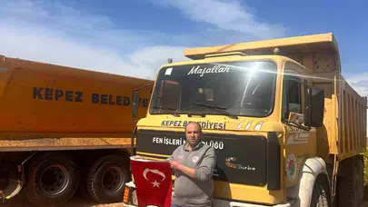 Çöp konteynerinde gördüğü manzara karşısında kayıtsız kalamadı: Belediye işçisinin örnek davranışı takdir topladı