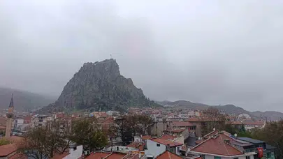 Afyon’da yağmur bereketi: 23 Nisan coşkusu hava muhalefetini gölgede bıraktı